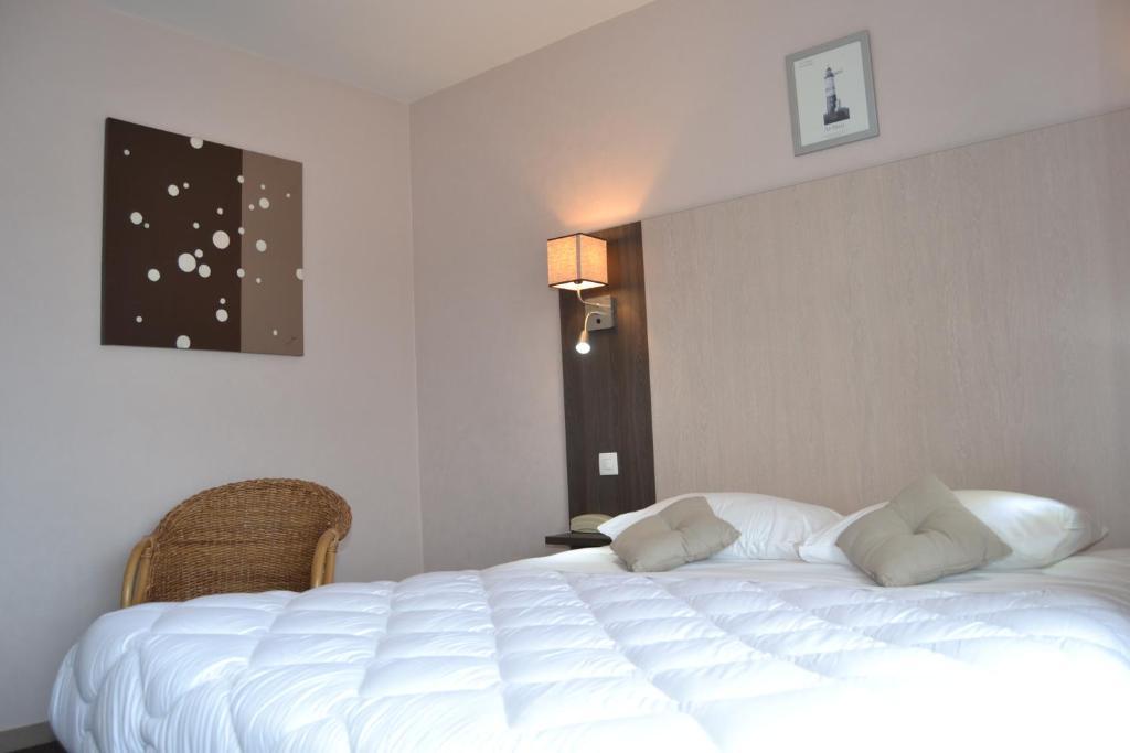 Logis Les Parcs Hotel Talmont-Saint-Hilaire Room photo