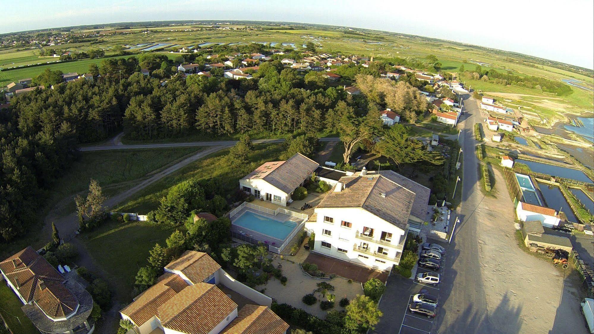 Logis Les Parcs Hotel Talmont-Saint-Hilaire Exterior photo